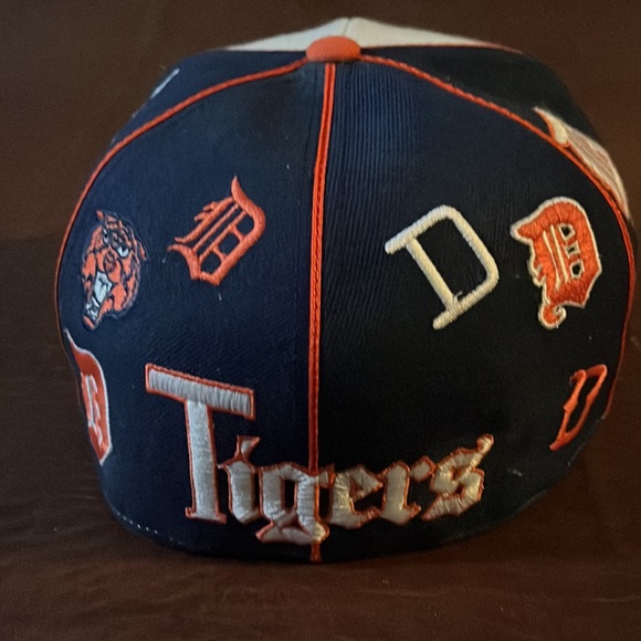 1980’s Detroit Tigers jersey!! Large. Absolutely beautiful MLB jersey and hat! - Picture 7 of 8